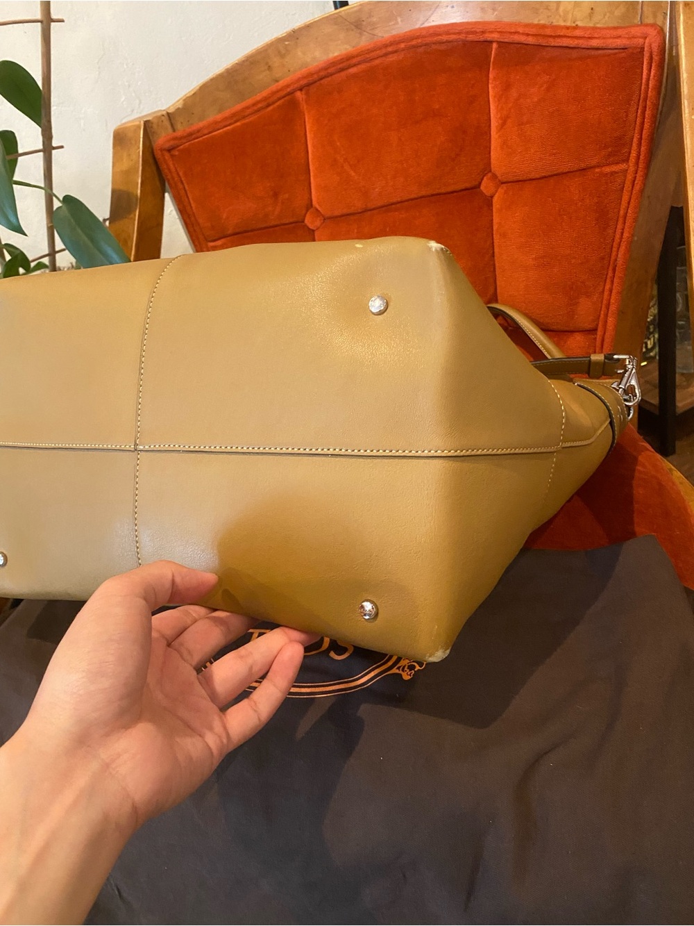 TOD'S Di Swing Mustard Leather Top-Zip Tote with Detachable Shoulder Strap - Picture 6 of 12